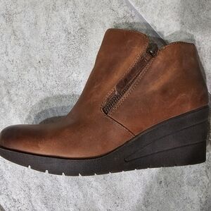 Womans ankle boots size 6.5